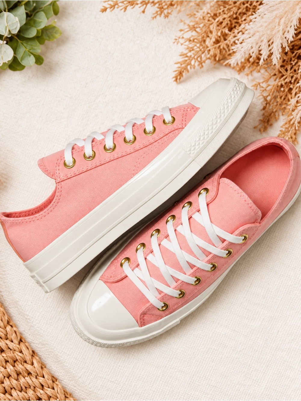 Converse Chuck 70 Flamingo Pink Low Top Sneakers Women’s 8 NWT